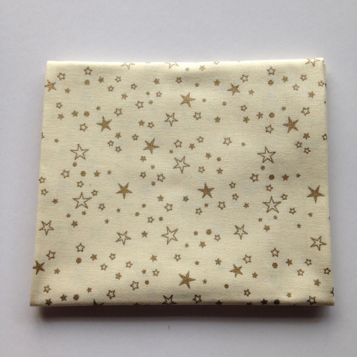 Traditional Holly Metallic Fat Quarter Bundle - Image 5